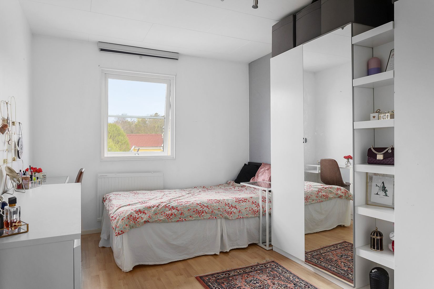 Radhus, Östergården 34, Östergården, Vallentuna