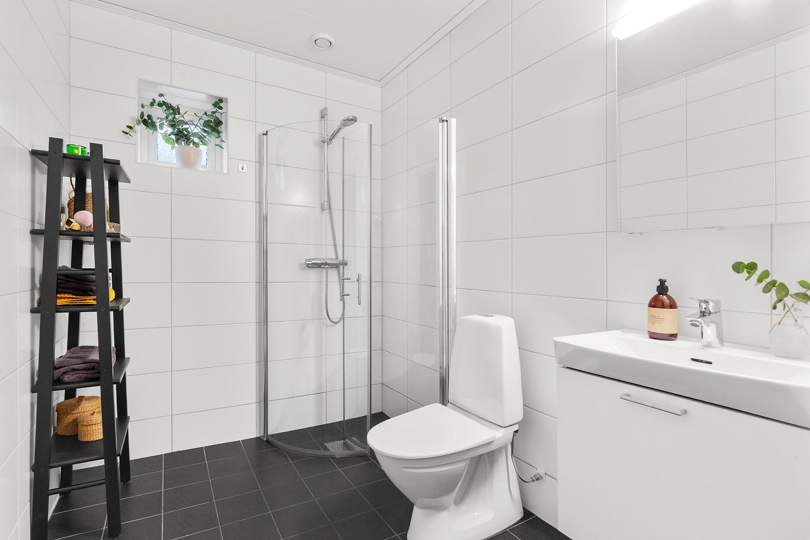 Villa, Tibble Skogsväg 28, Norrboda, Upplands-Bro