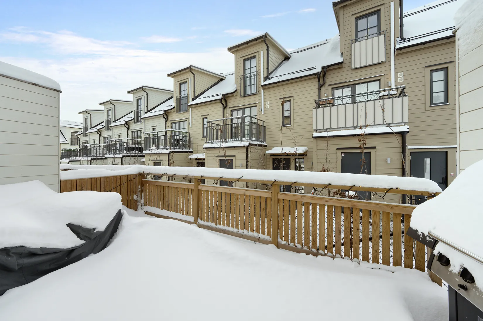 Bostadsrätt, Radhus, Ormbackavägen 79, Skälby, Järfälla