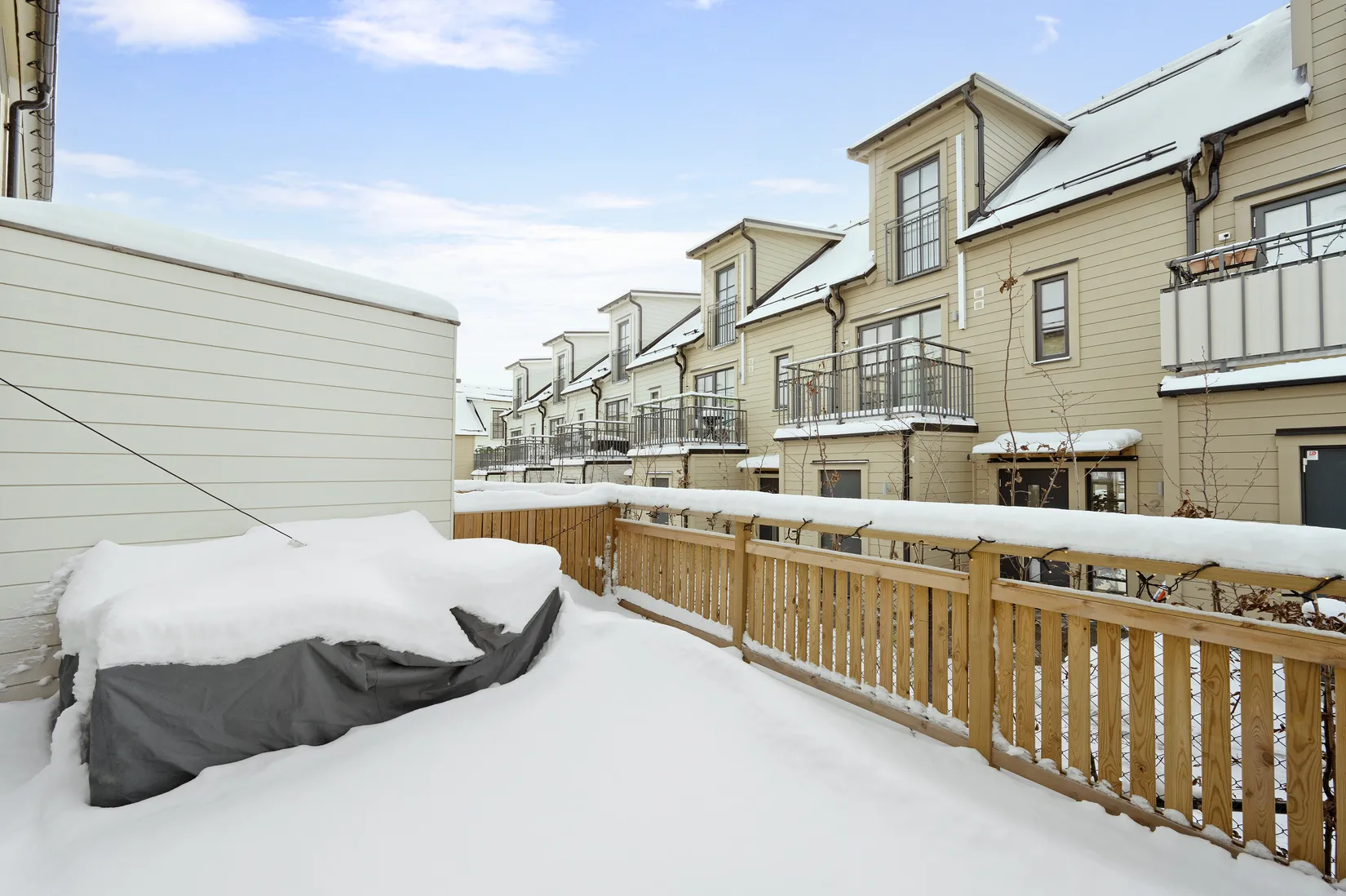 Bostadsrätt, Radhus, Ormbackavägen 79, Skälby, Järfälla