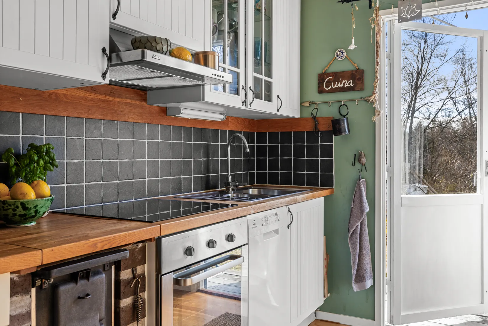 Villa, Bromsvägen 5, Raksta/Solberga/Bergholm, Tyresö