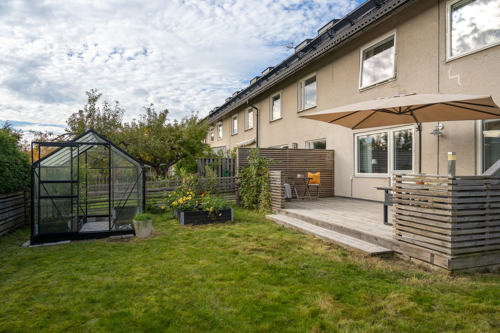 Villa, Radhus, Basgränd 144, Kälvesta, Stockholm