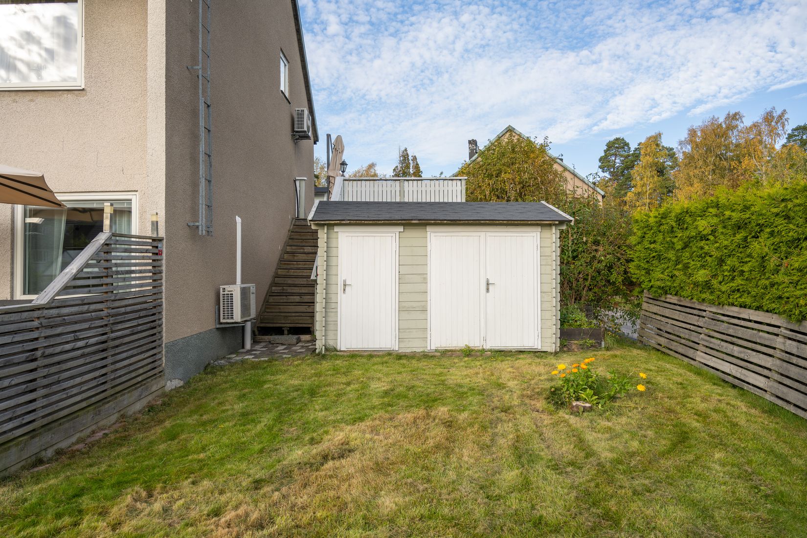 Villa, Radhus, Basgränd 144, Kälvesta, Stockholm