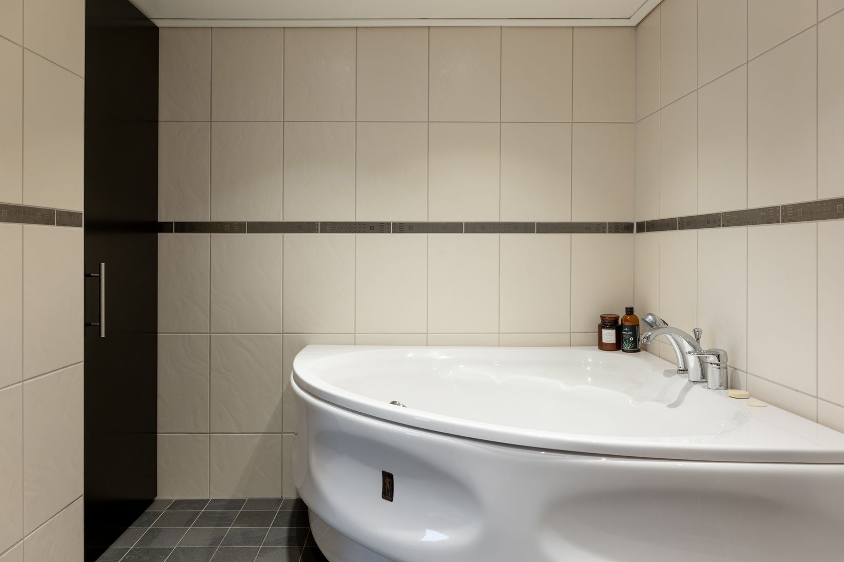 Villa, Radhus, Basgränd 144, Kälvesta, Stockholm