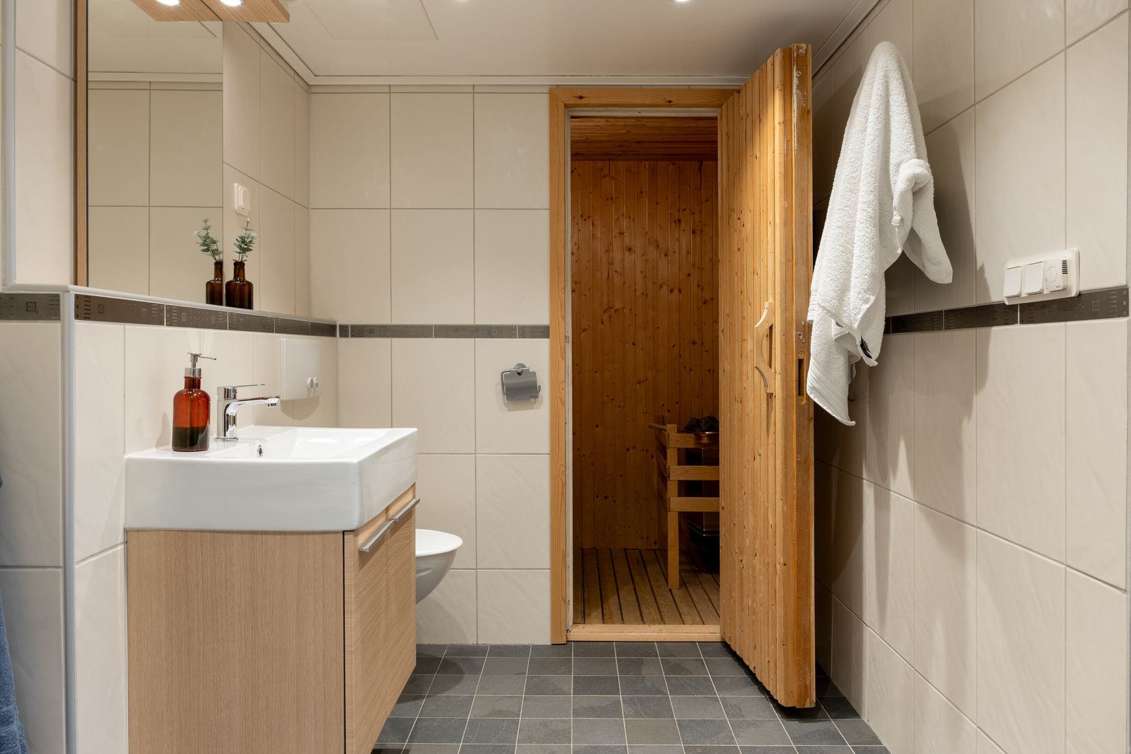 Villa, Radhus, Basgränd 144, Kälvesta, Stockholm