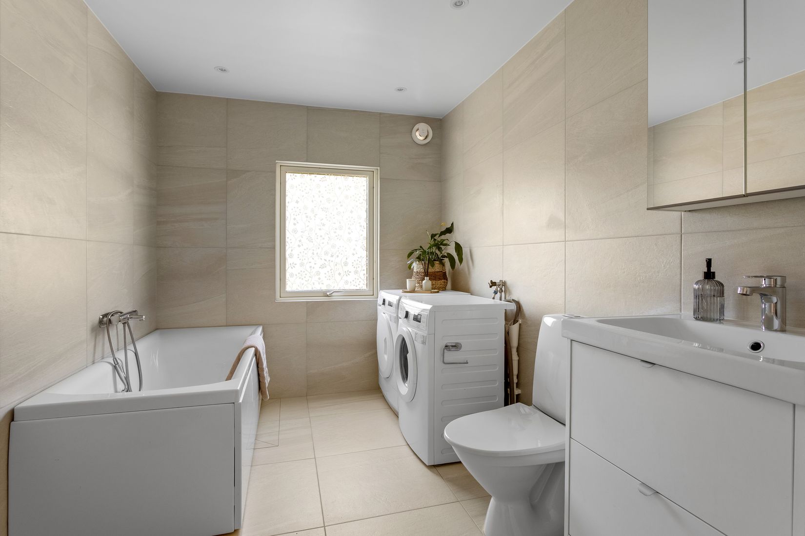 Villa, Grönsångarvägen 20, Söderskogen, Håbo