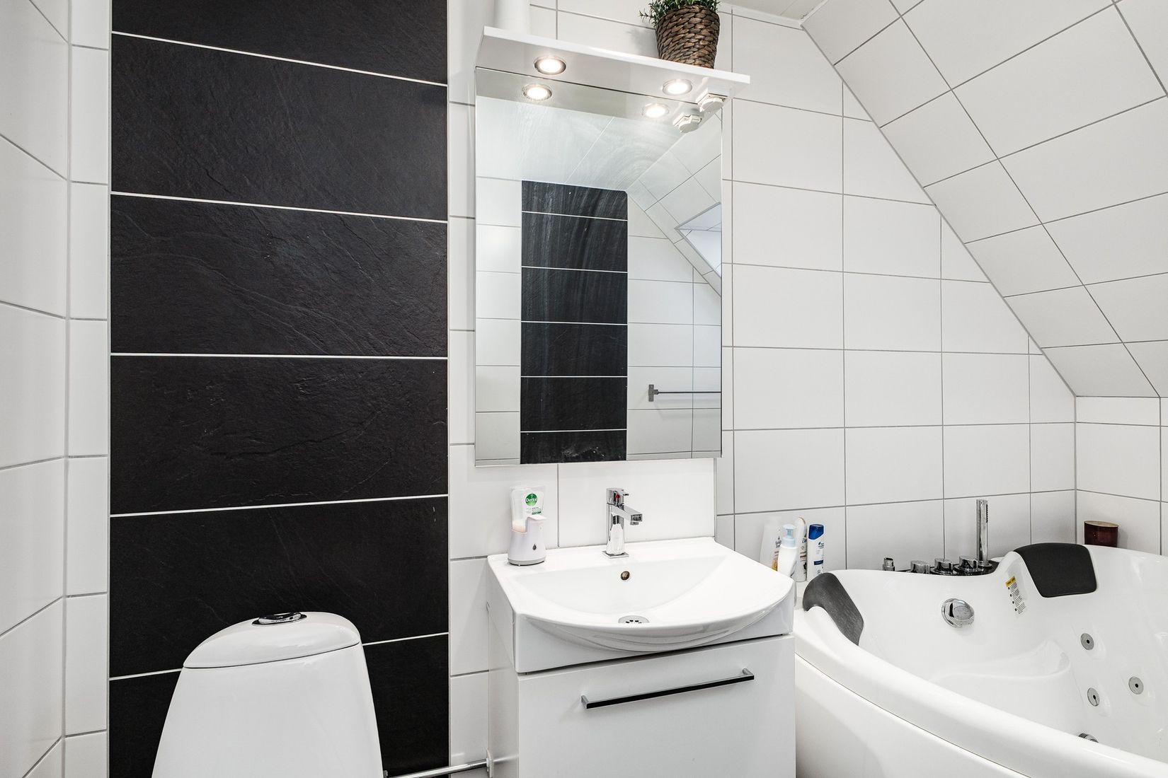 Villa, Brunnsvägen 35, Johannisdal, Köping