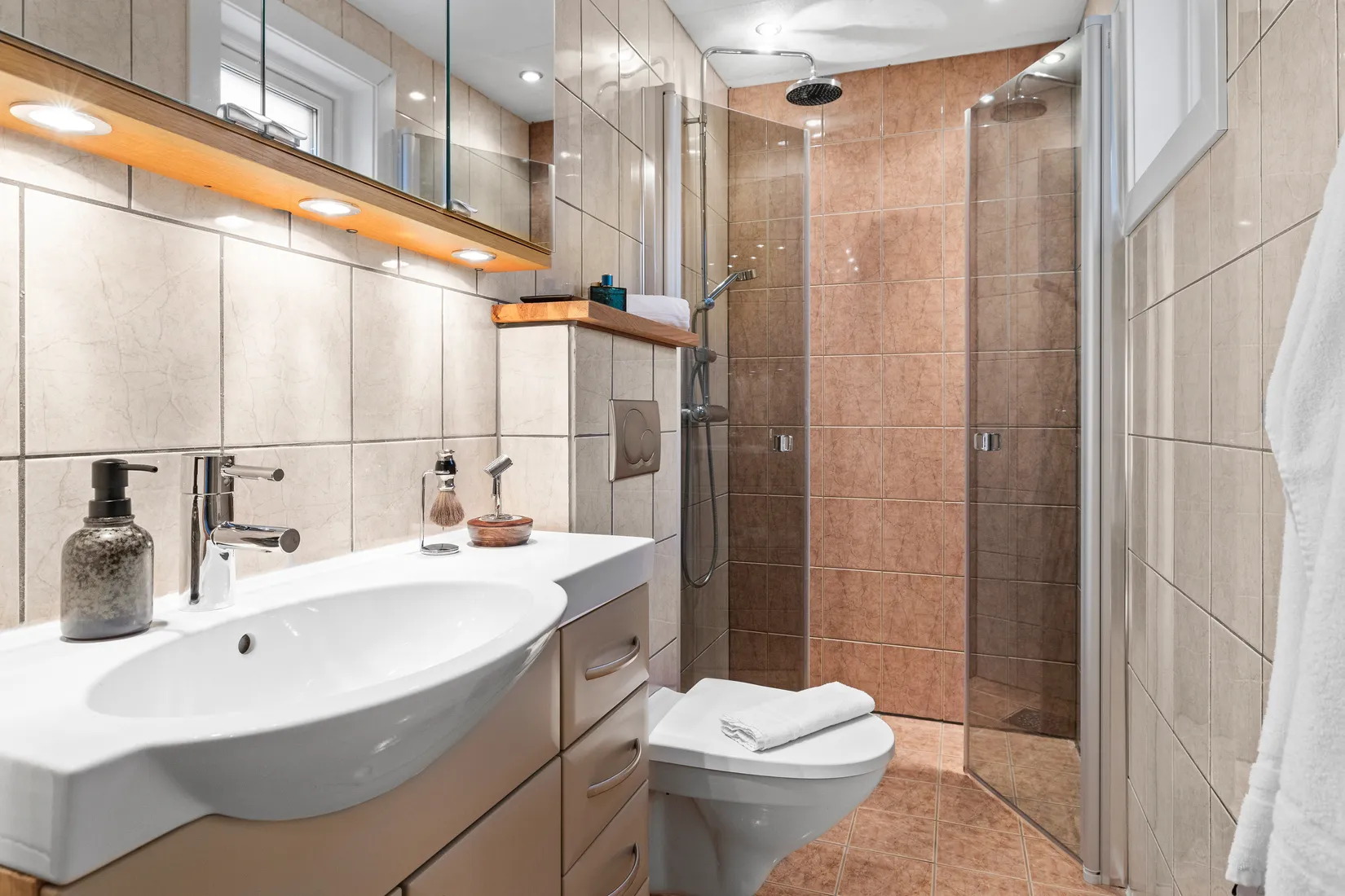 Villa, Radhus, Ekebyvägen 147, Ekeby, Vallentuna