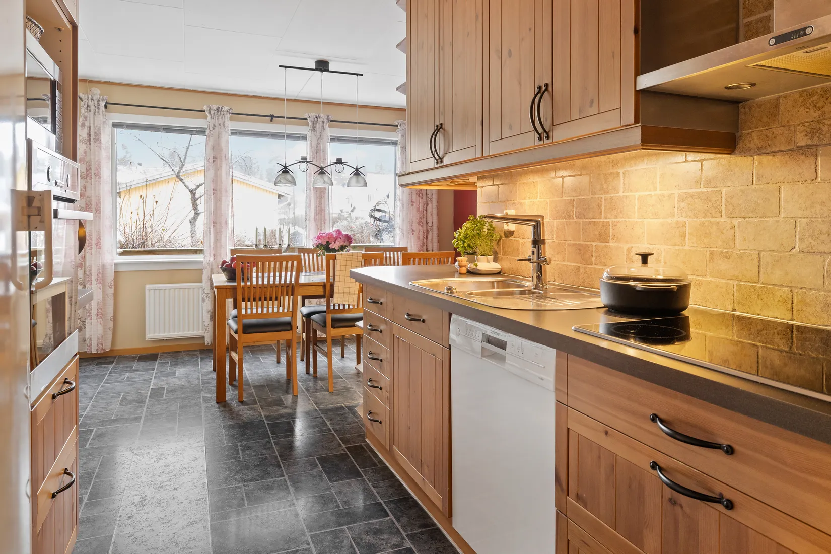 Villa, Radhus, Ekebyvägen 147, Ekeby, Vallentuna