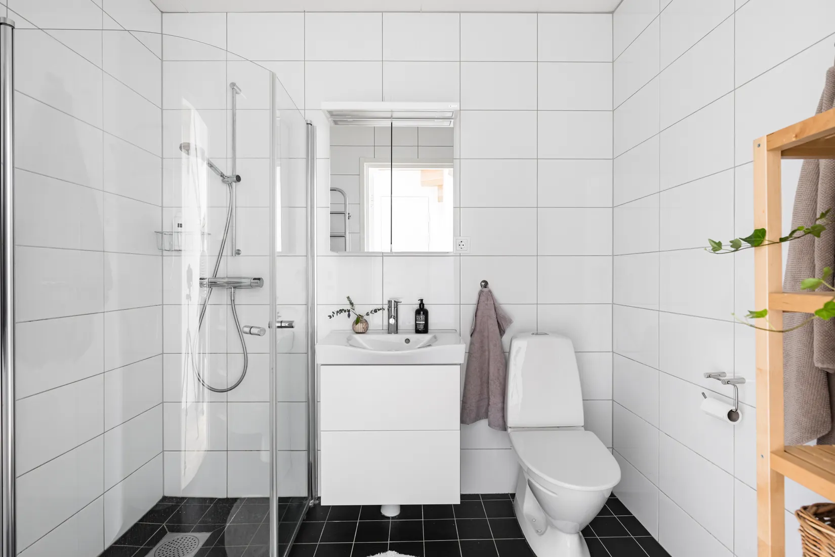 Bostadsrätt, Radhus, BYLE ALLÉ 19C, Täby kyrkby - byle, Täby