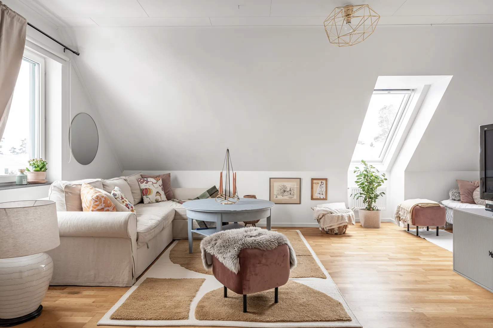 Bostadsrätt, Radhus, BYLE ALLÉ 19C, Täby kyrkby - byle, Täby