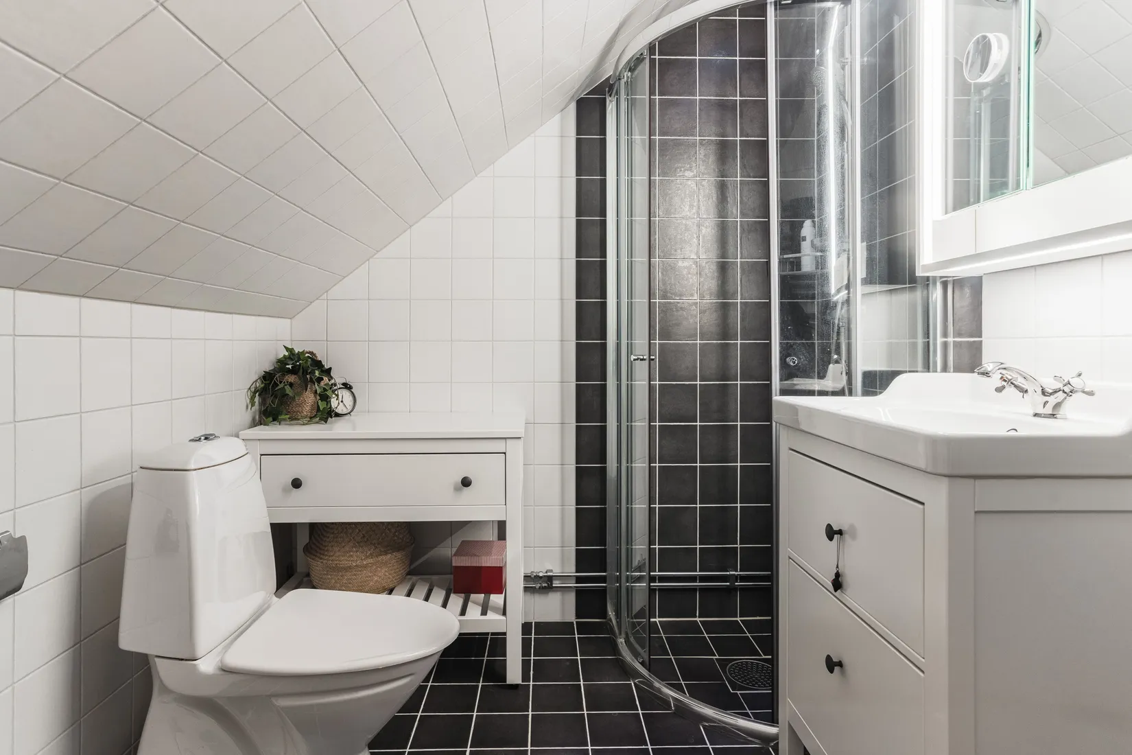 Villa, Lövlundsvägen 1, Brottby, Vallentuna