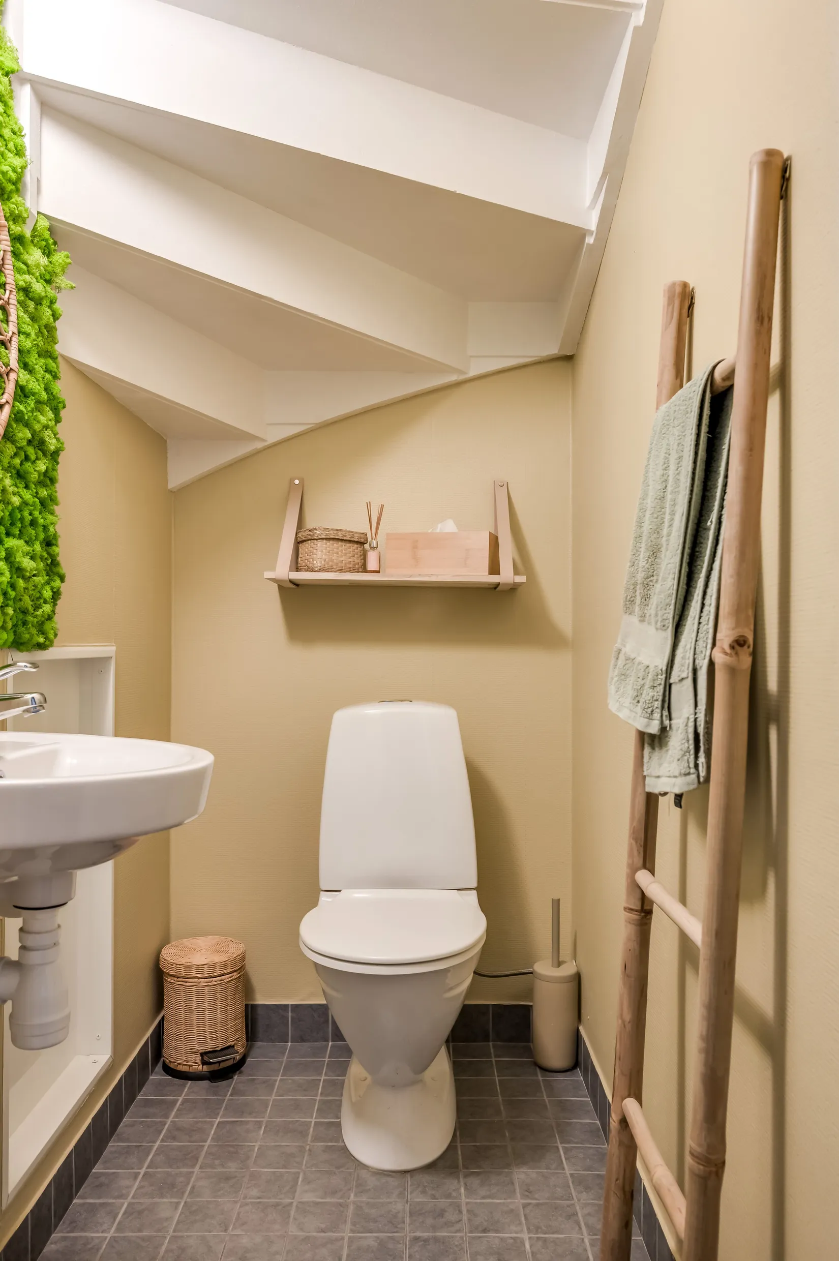 Villa, Radhus, Åsvägen 12B, Sunne