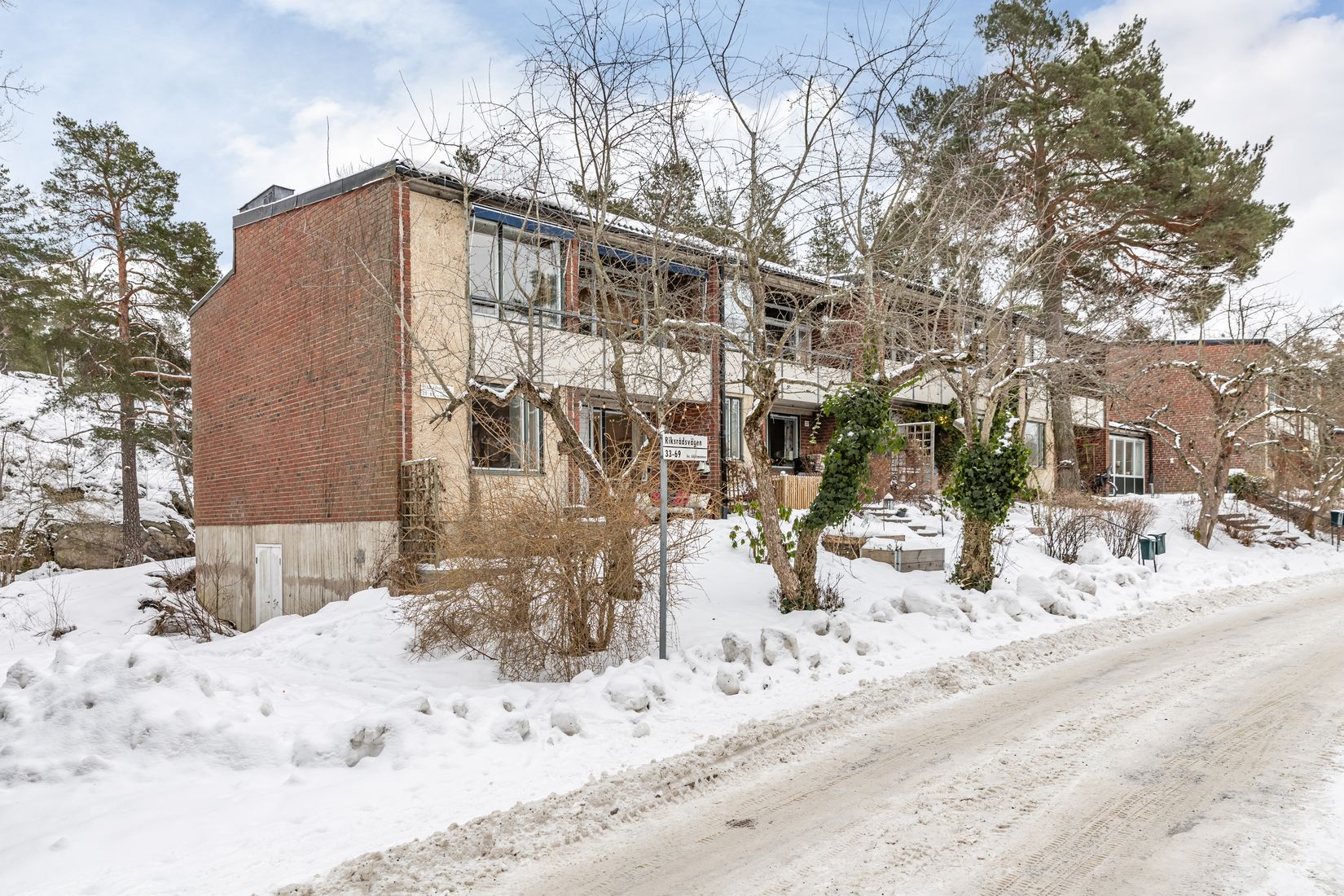 Bostadsrätt, Radhus, Riksrådsvägen 35, Bagarmossen, Stockholm