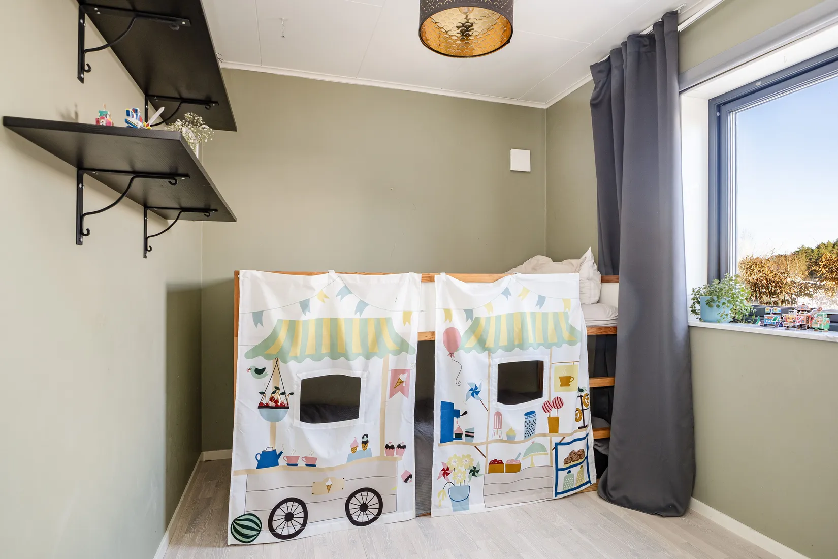 Bostadsrätt, Radhus, Mellanbyvägen 4 A, Frösundavik, Håbo