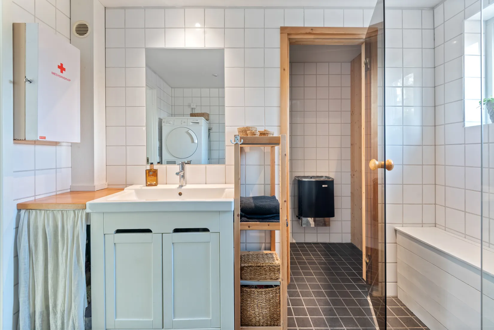 Villa, Skeviksstrandsvägen 41, Skeviksstrand, Värmdö