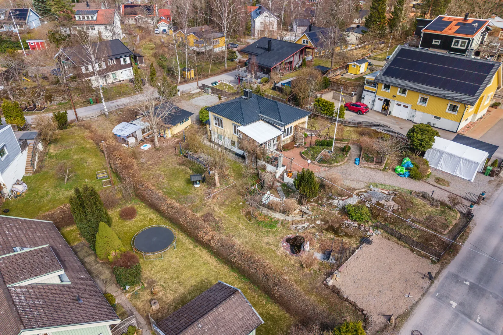 Tomt, Lilla Solgårdsvägen 22 samt Saturnusvägen 8D, Solgård, Huddinge