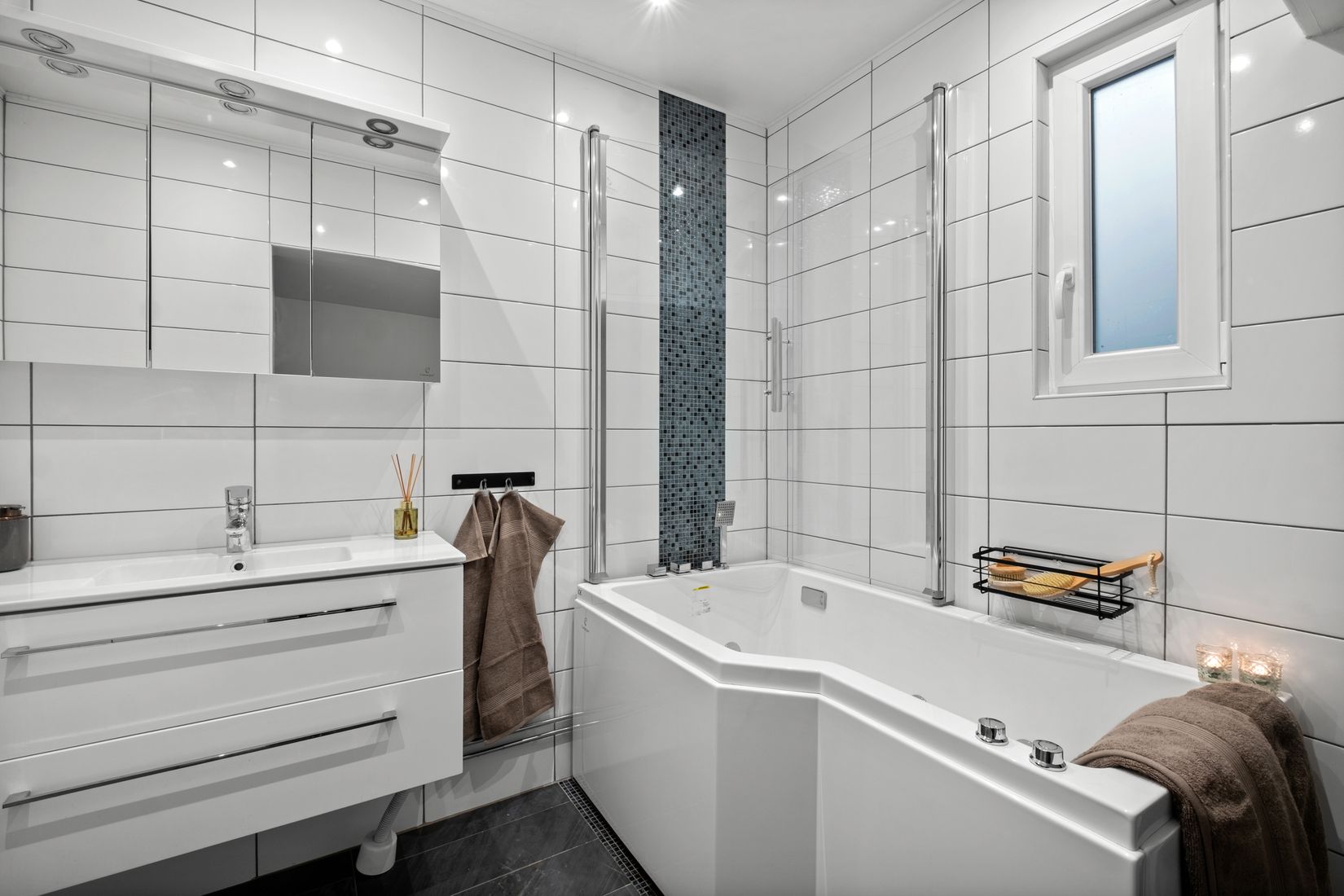 Radhus, Finkvägen 2B, Trollbäcken, Tyresö