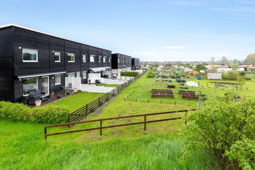 Villa, Radhus, Blåviolstigen 41, Bro Rosenängarna, Upplands-Bro