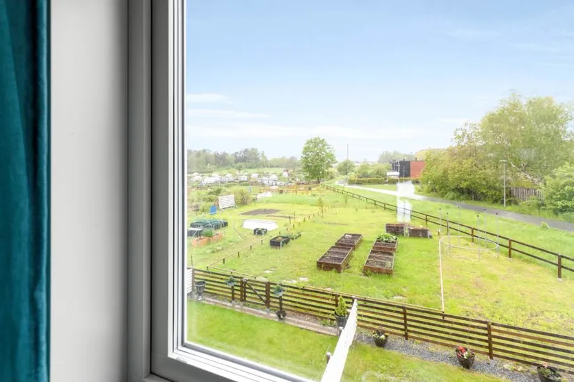 Villa, Radhus, Blåviolstigen 41, Bro Rosenängarna, Upplands-Bro