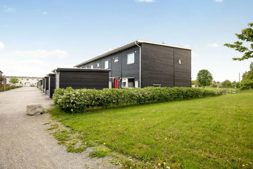 Villa, Radhus, Blåviolstigen 41, Bro Rosenängarna, Upplands-Bro