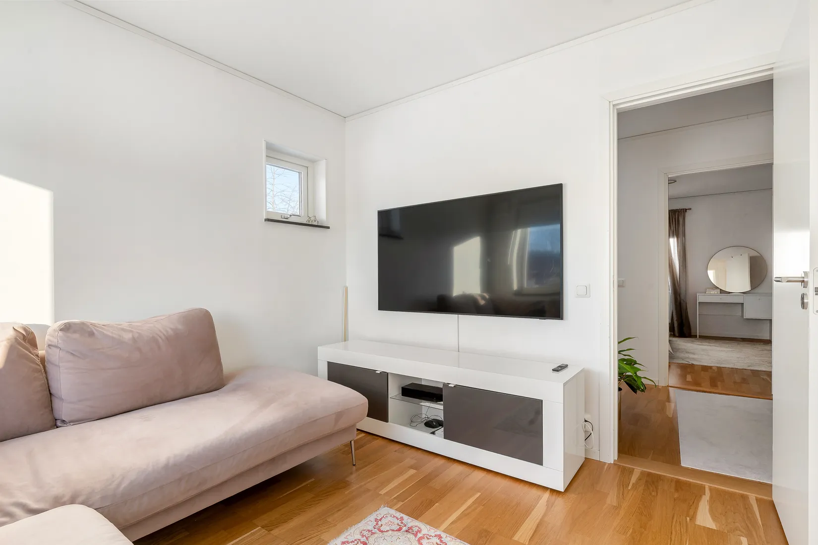 Villa, Radhus, Blåviolstigen 41, Bro Rosenängarna, Upplands-Bro