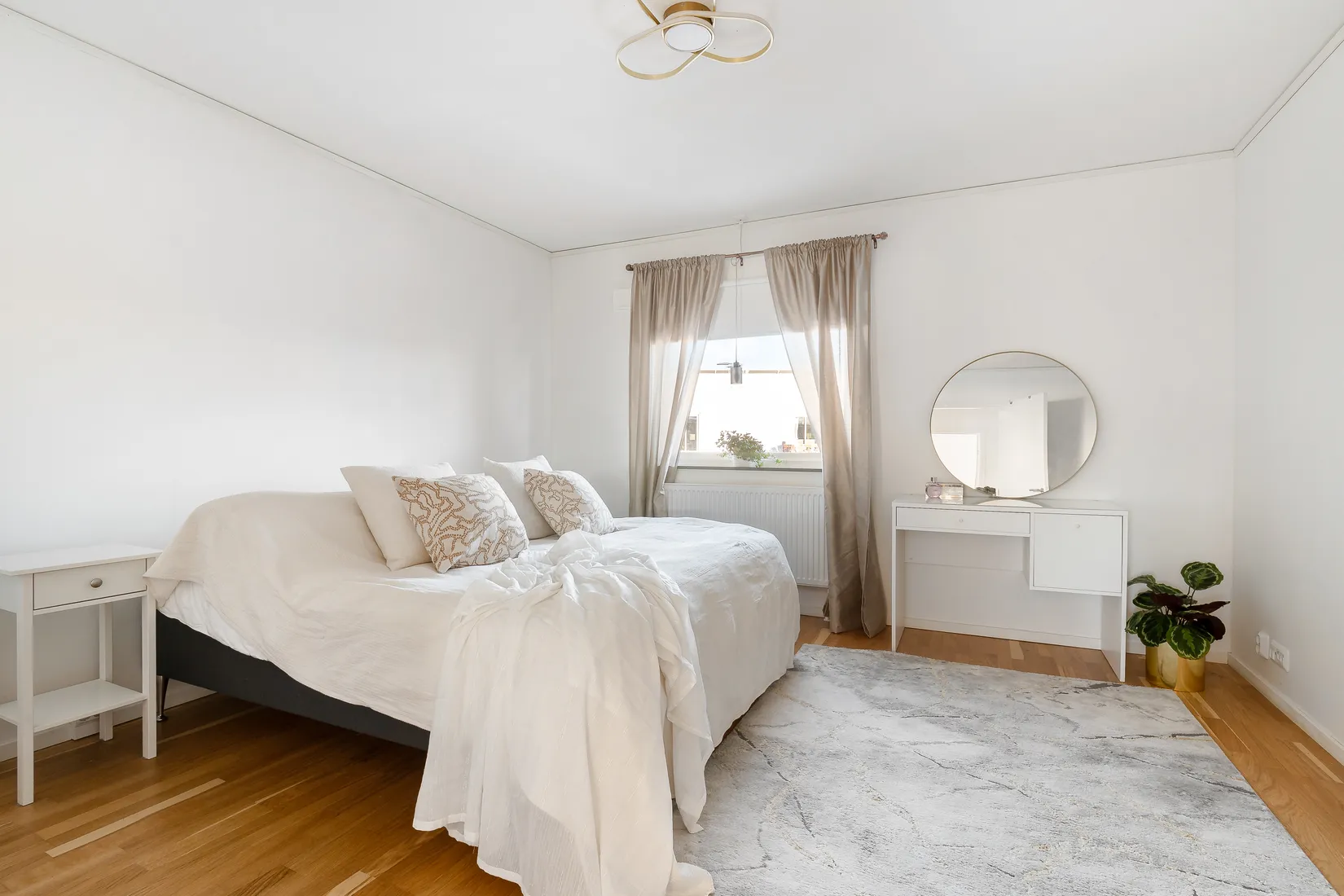 Villa, Radhus, Blåviolstigen 41, Bro Rosenängarna, Upplands-Bro