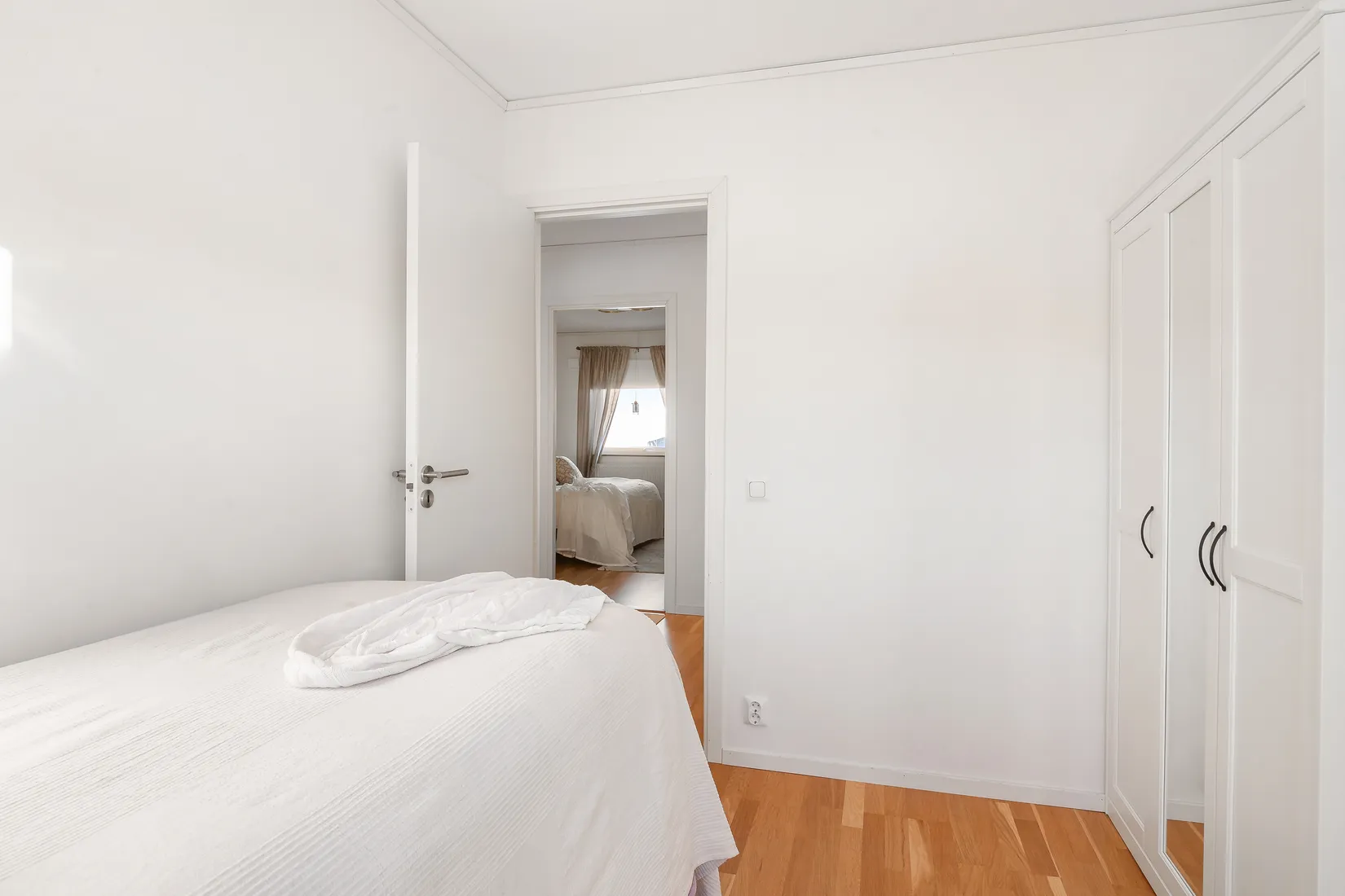 Villa, Radhus, Blåviolstigen 41, Bro Rosenängarna, Upplands-Bro