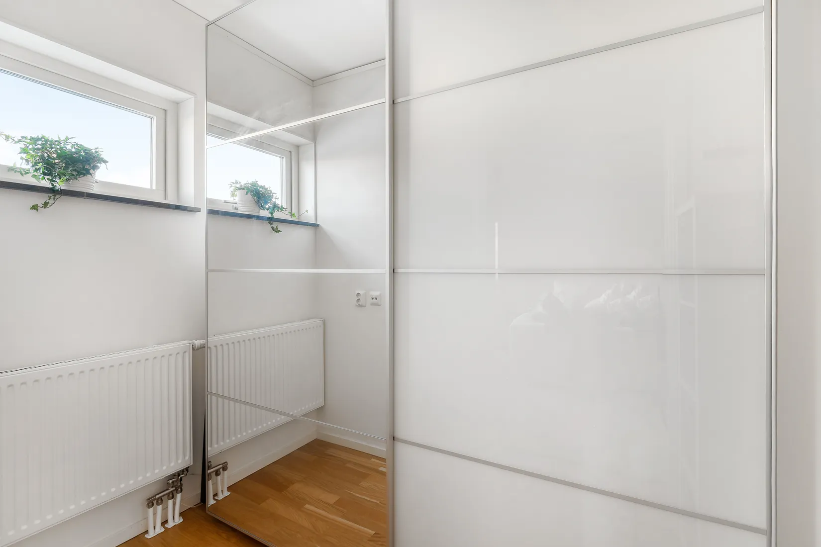 Villa, Radhus, Blåviolstigen 41, Bro Rosenängarna, Upplands-Bro