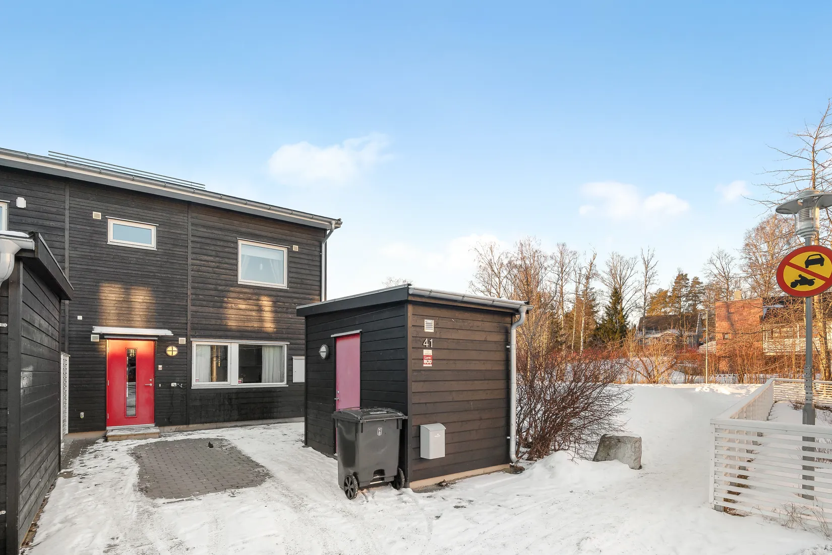 Villa, Radhus, Blåviolstigen 41, Bro Rosenängarna, Upplands-Bro