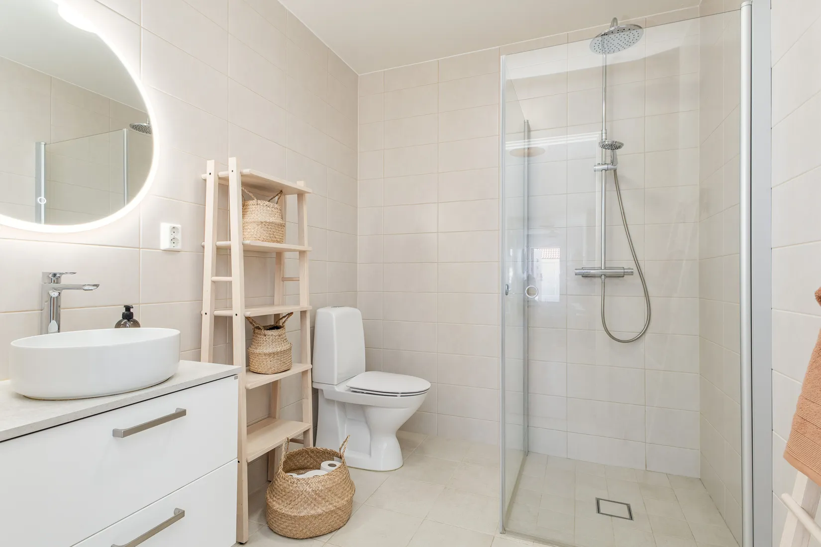 Villa, Skästa byväg 107, Skästa Hage, Västerås