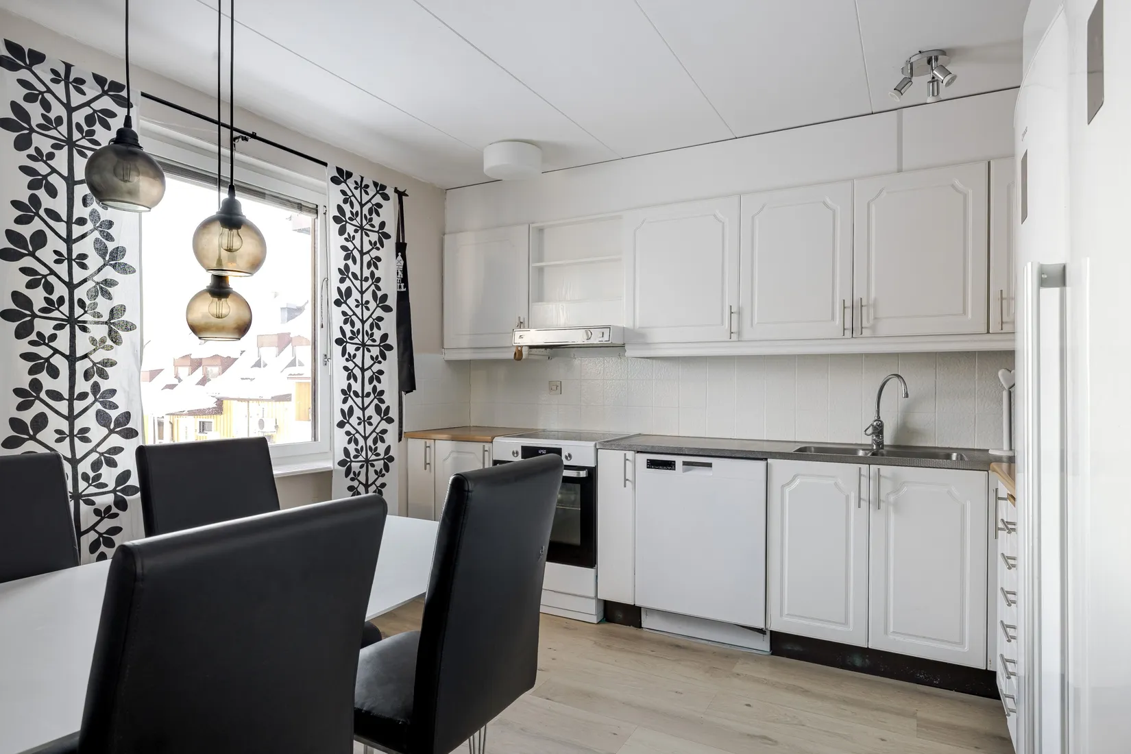 Villa, Radhus, Furuvägen 45, Hälletorp/Bondsjöstaden, Härnösand