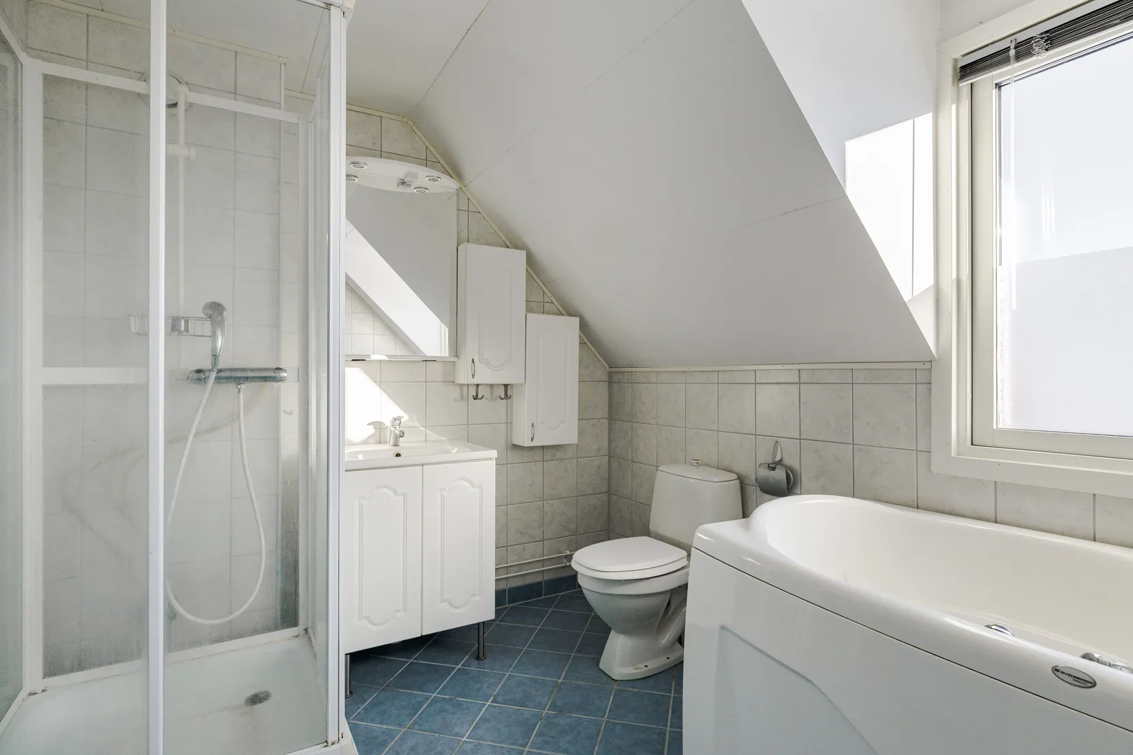 Villa, Radhus, Furuvägen 45, Hälletorp/Bondsjöstaden, Härnösand