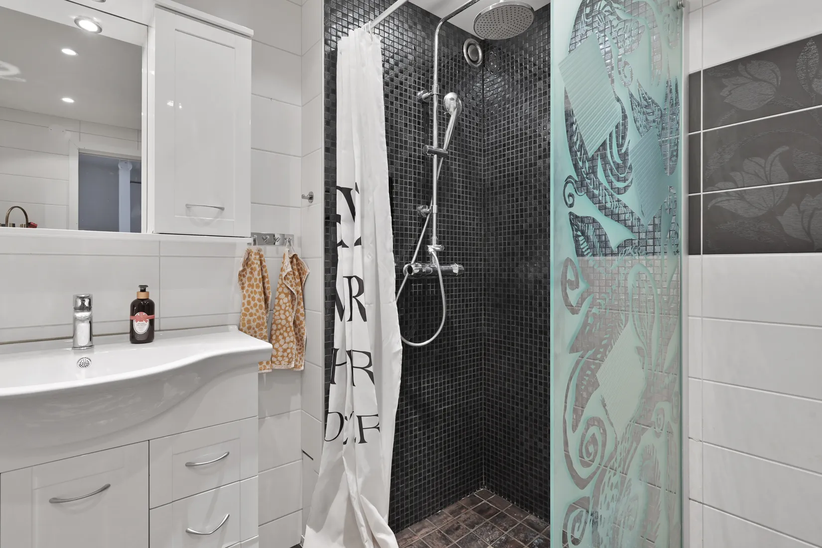 Bostadsrätt, Radhus, Sadelgatan 107, Smedby, Upplands Väsby