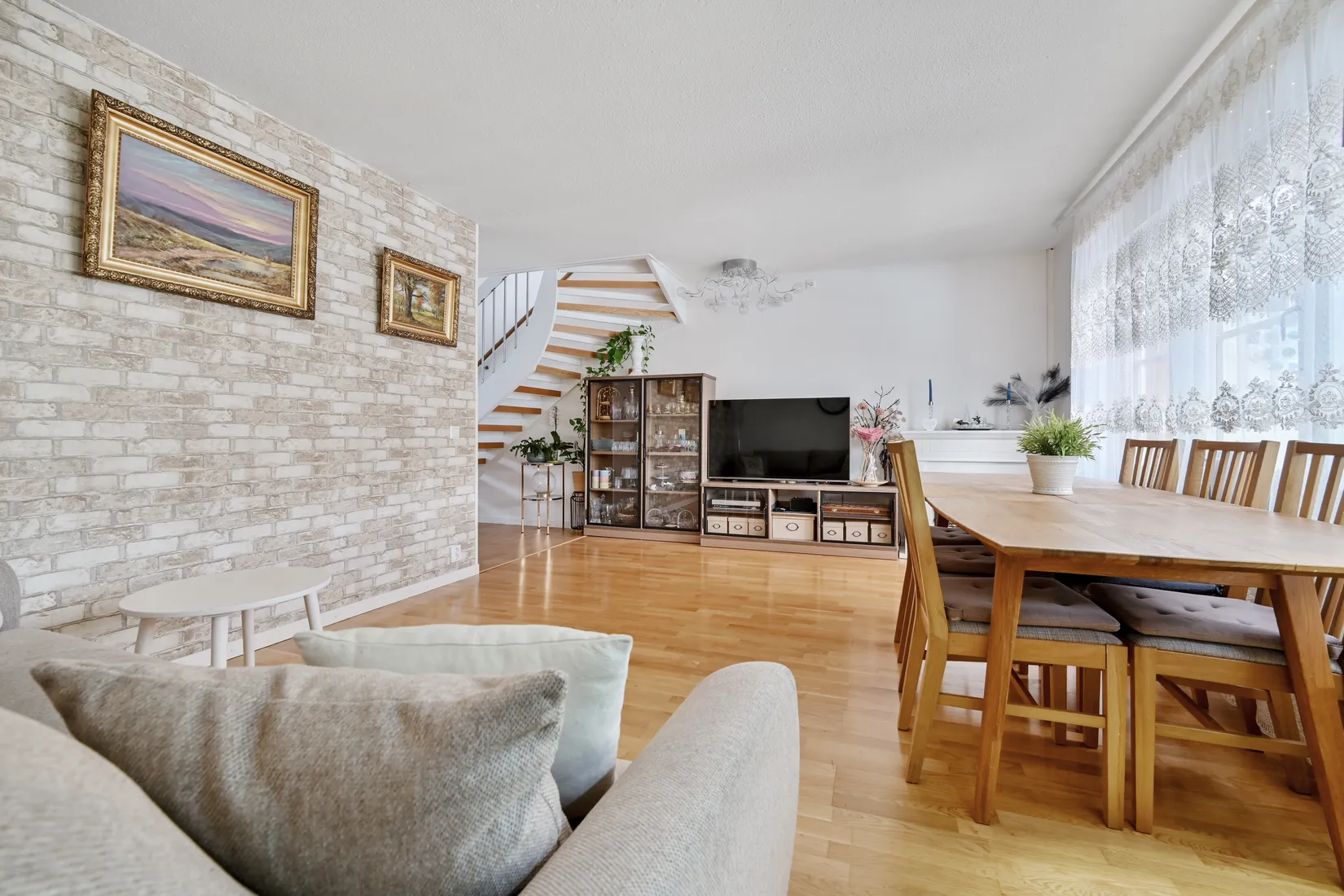 Bostadsrätt, Radhus, Sadelgatan 107, Smedby, Upplands Väsby