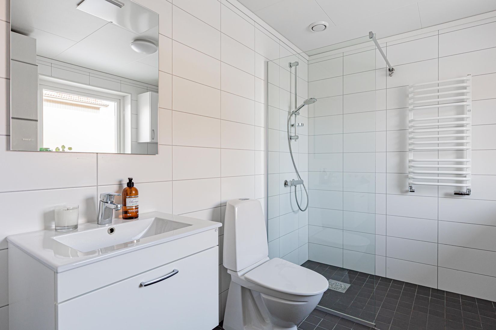 Bostadsrätt, Radhus, Åkerholmsgatan 8, Barkarö, Västerås