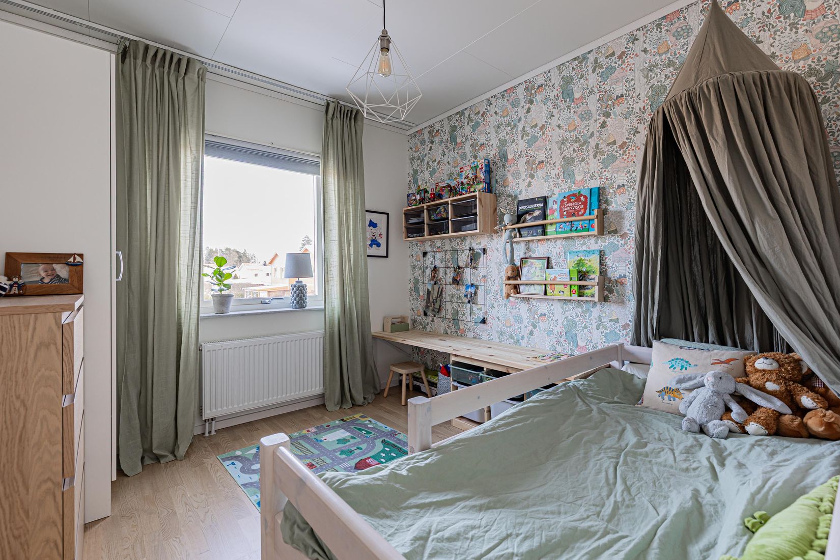 Bostadsrätt, Radhus, Åkerholmsgatan 8, Barkarö, Västerås