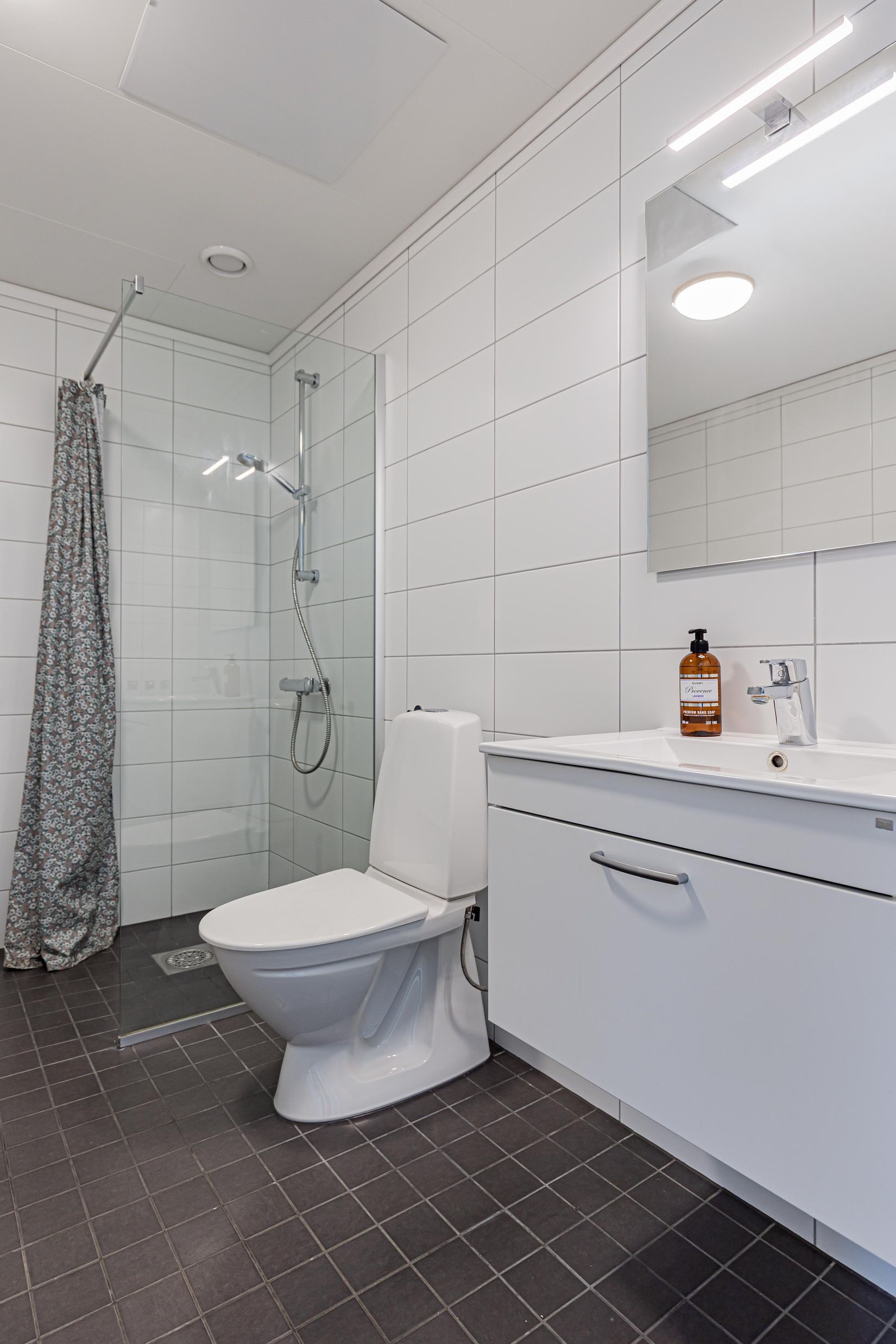 Bostadsrätt, Radhus, Åkerholmsgatan 8, Barkarö, Västerås