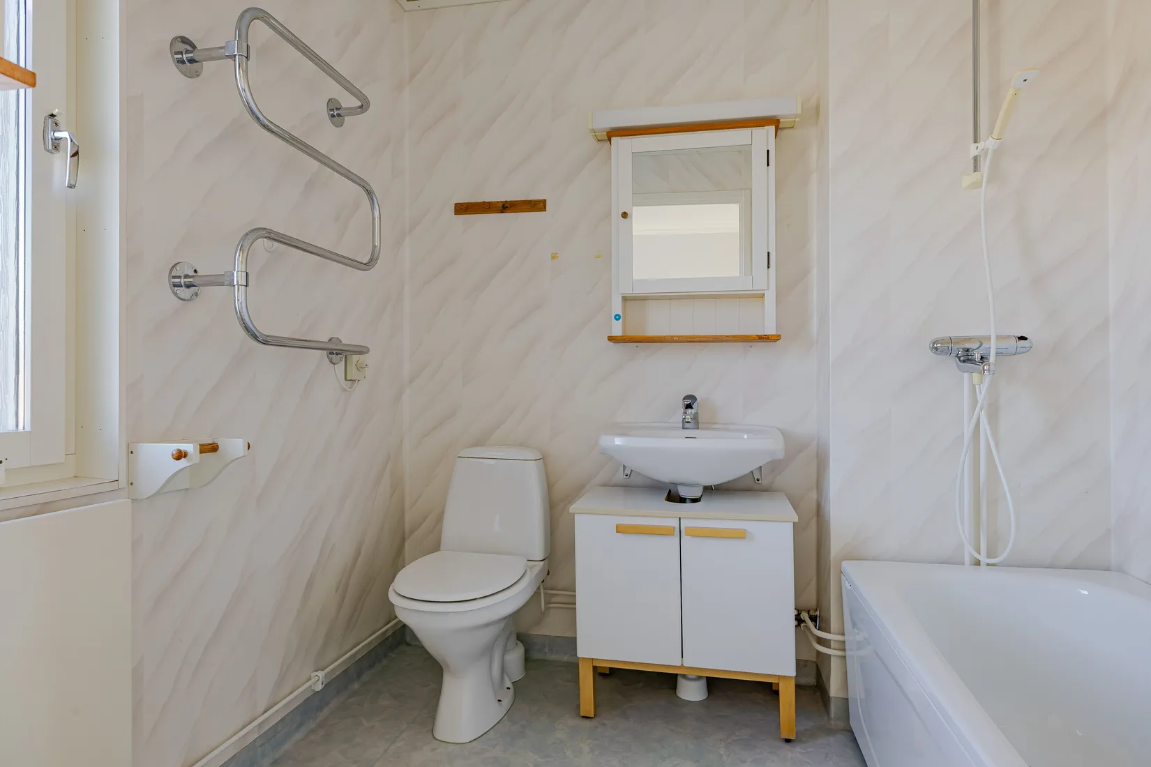 Villa, Radhus, Gnejsvägen 81, Bråstorp, Motala