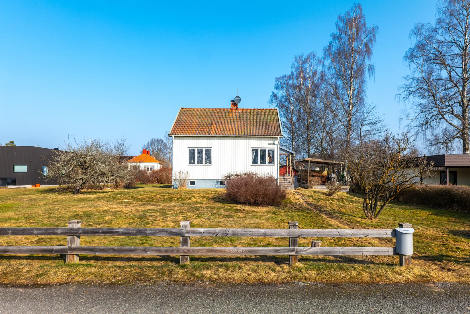 Villa, Lindåsgatan 16, Haga, Kumla