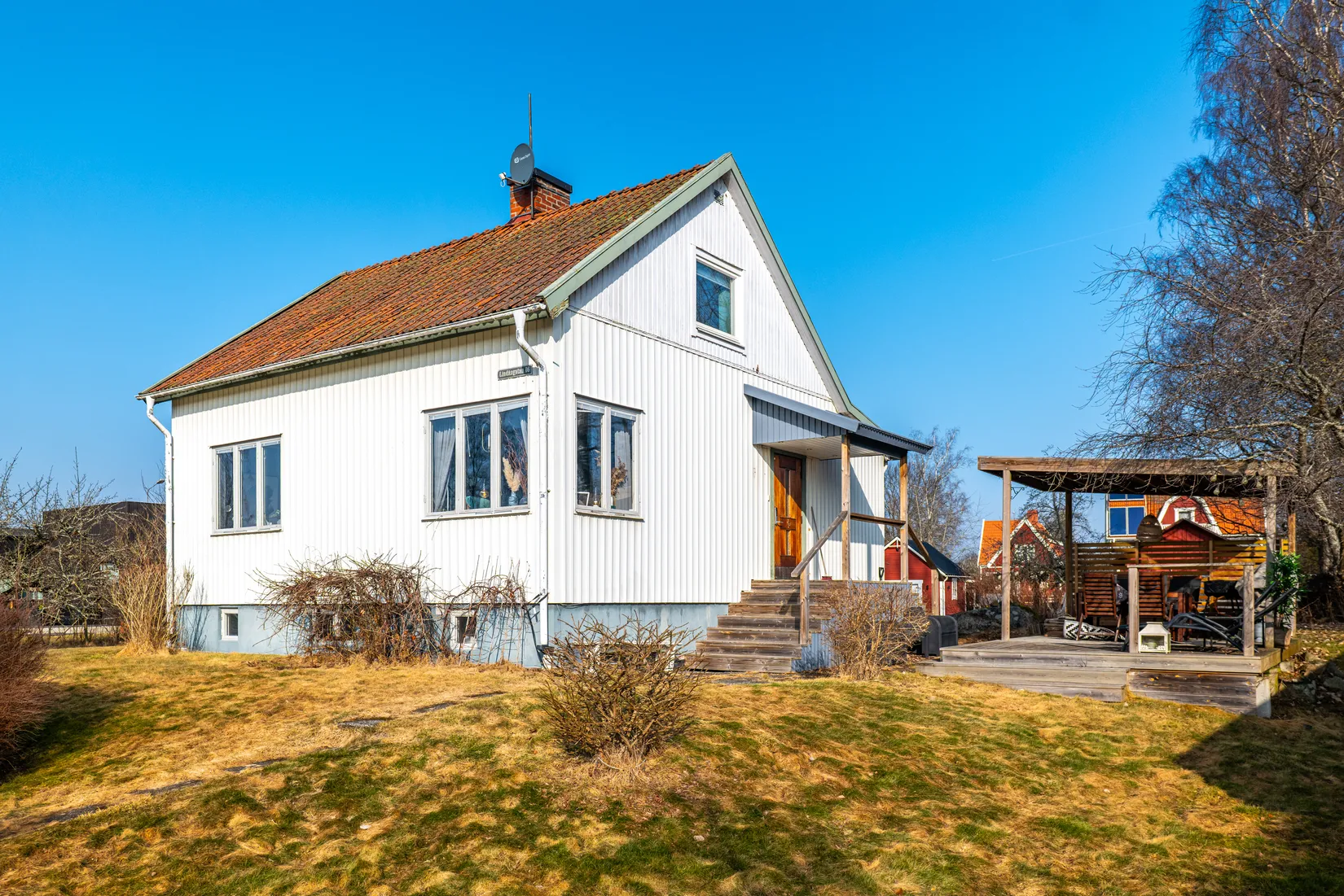 Villa, Lindåsgatan 16, Haga, Kumla