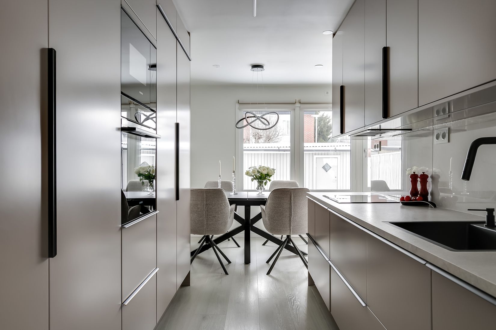 Radhus, Porslinsstigen 16, Brunna, Upplands-Bro