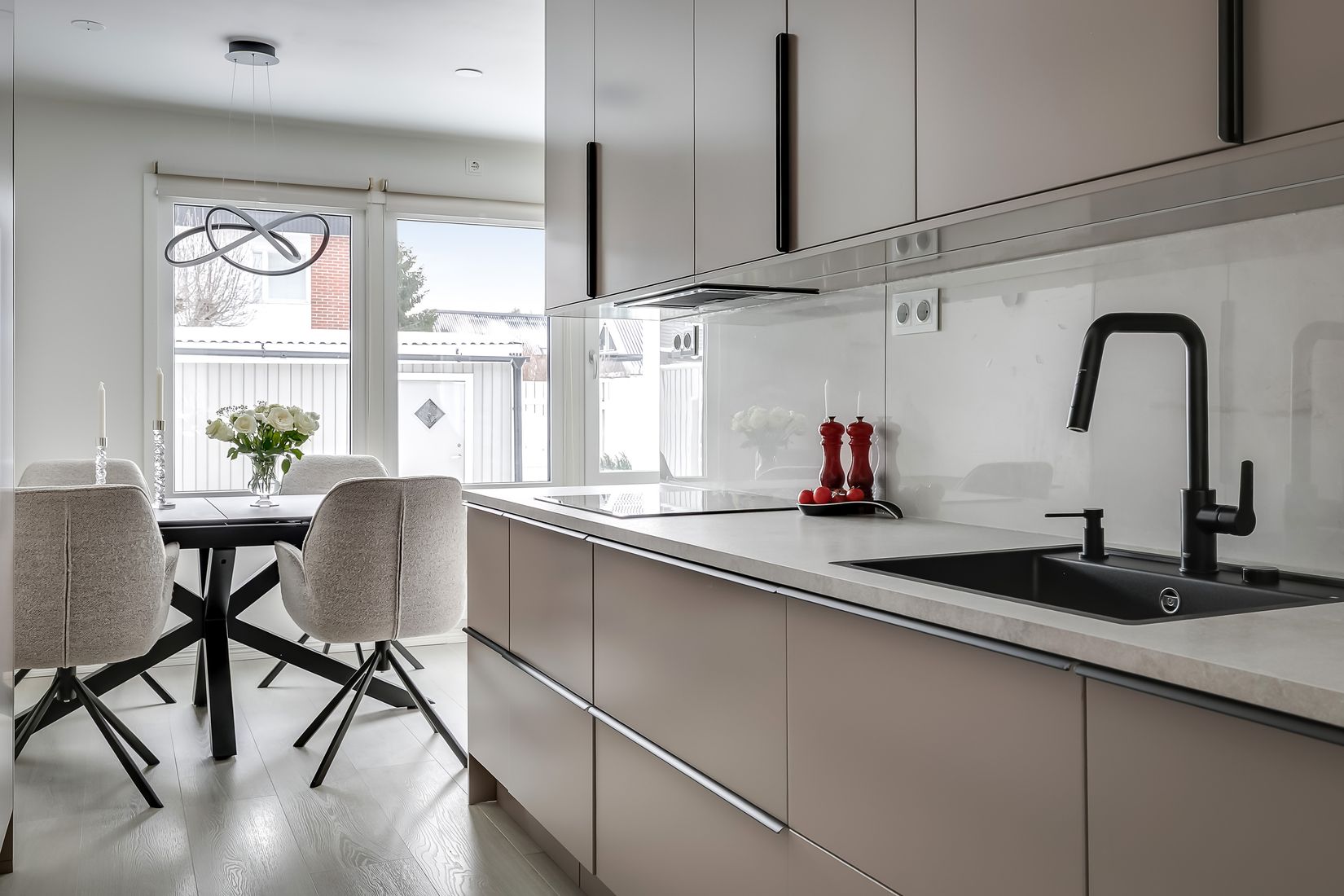 Radhus, Porslinsstigen 16, Brunna, Upplands-Bro