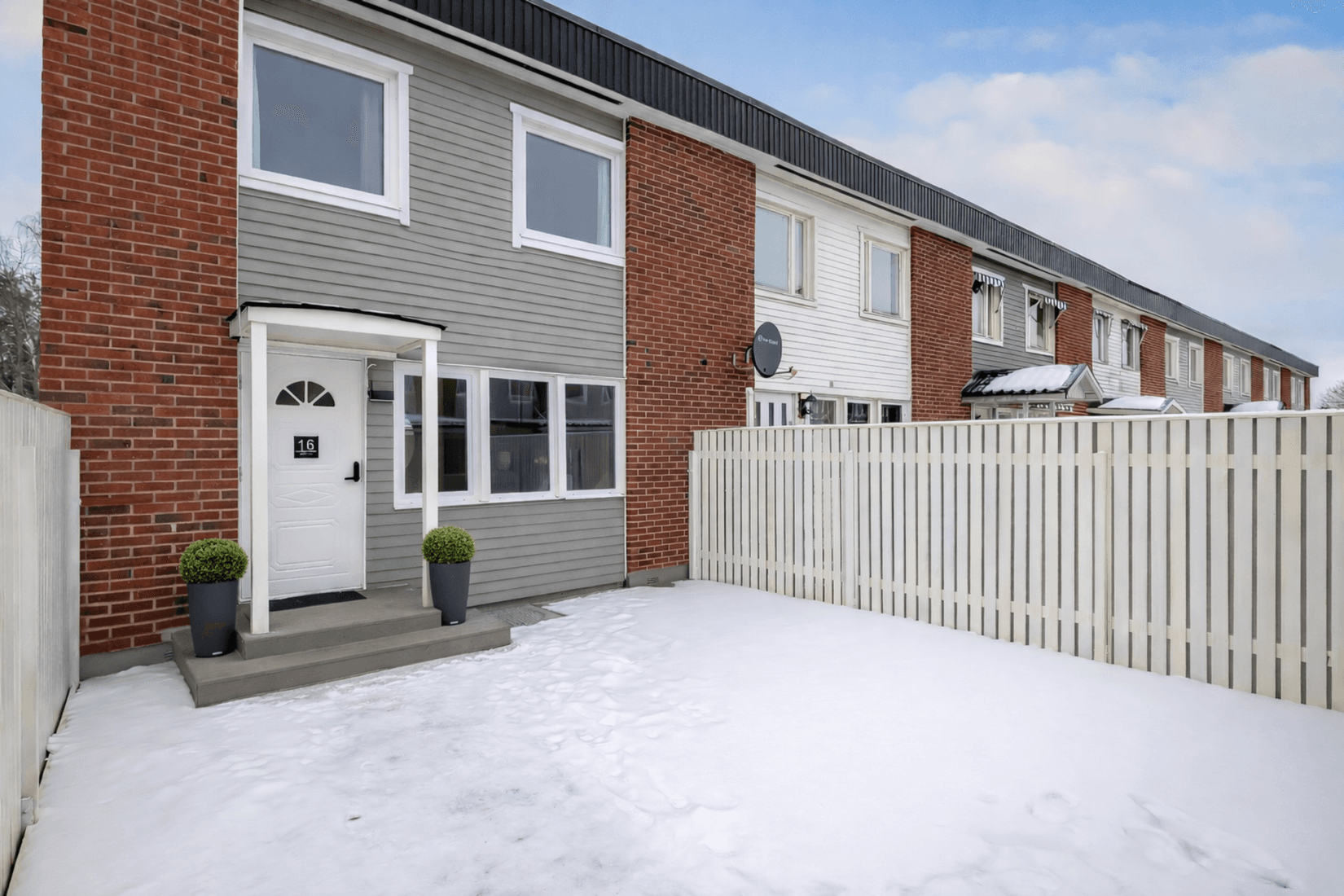 Radhus, Porslinsstigen 16, Brunna, Upplands-Bro