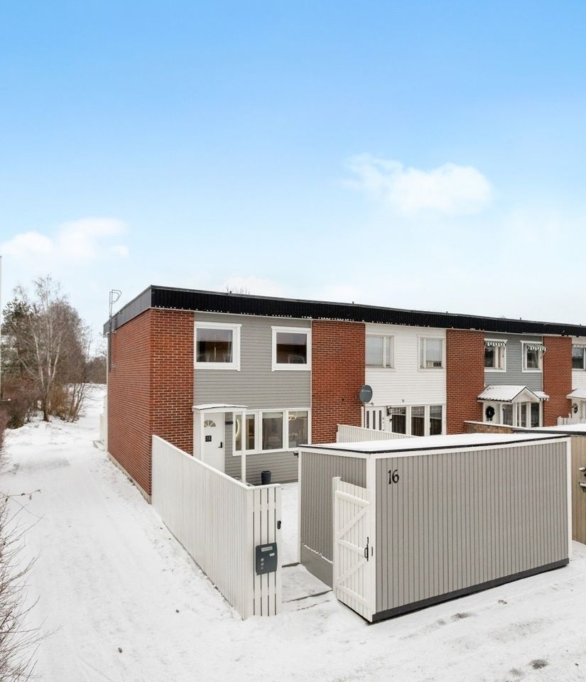 Radhus, Porslinsstigen 16, Brunna, Upplands-Bro