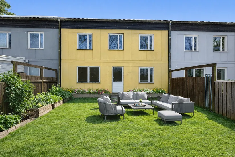 Villa, Radhus, Lindholmsbacken 183, Skärholmen, Stockholm