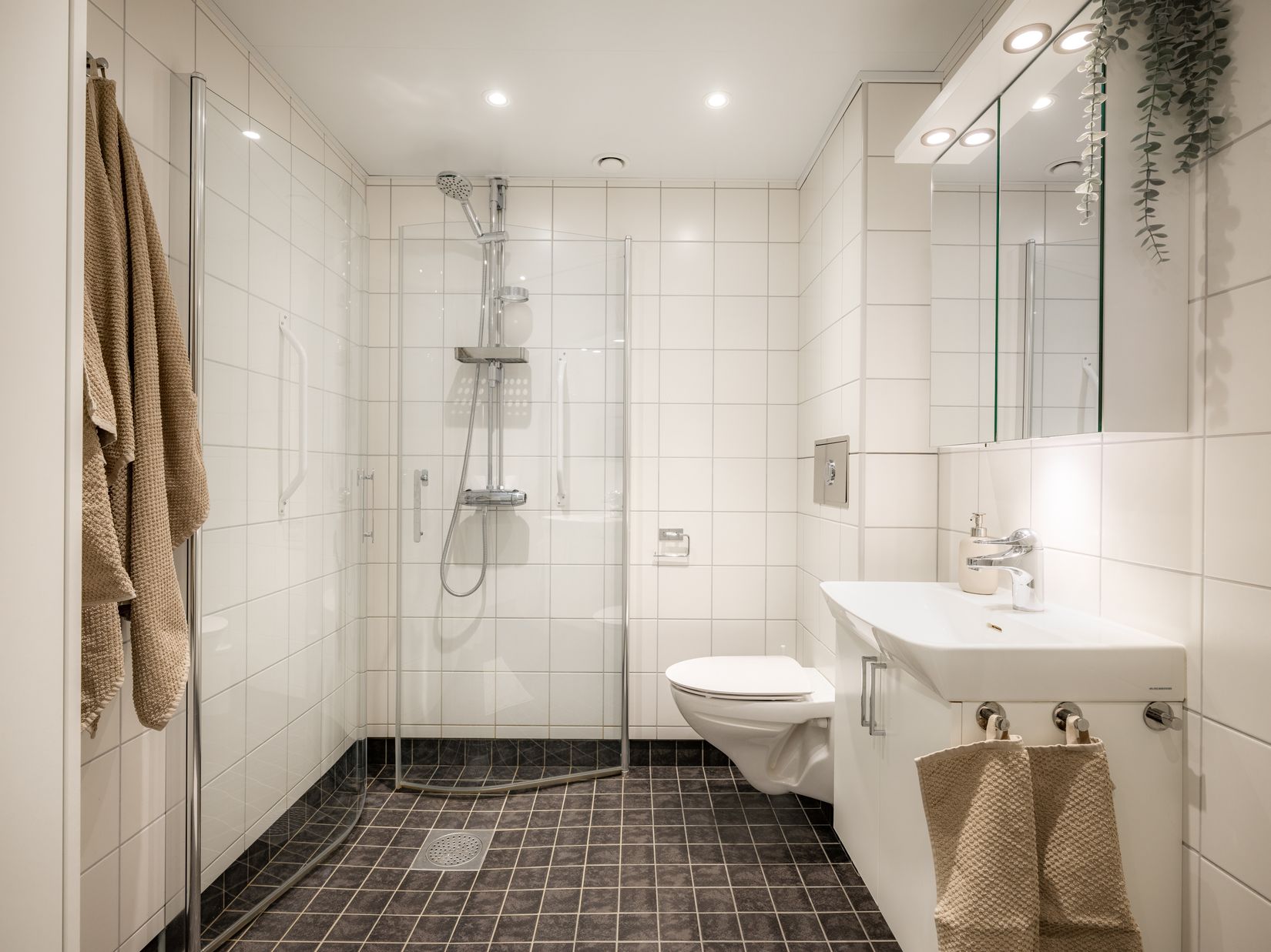 Bostadsrätt, Lomvägen 617, Kärrdal, Sollentuna