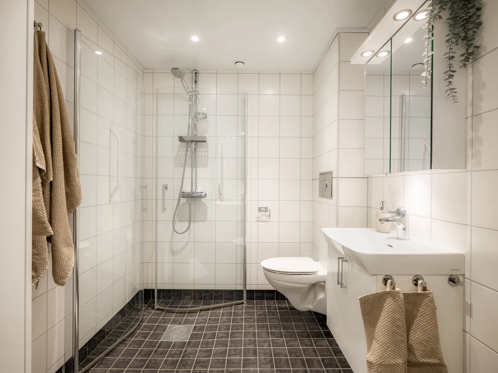 Bostadsrätt, Lomvägen 617, Kärrdal, Sollentuna