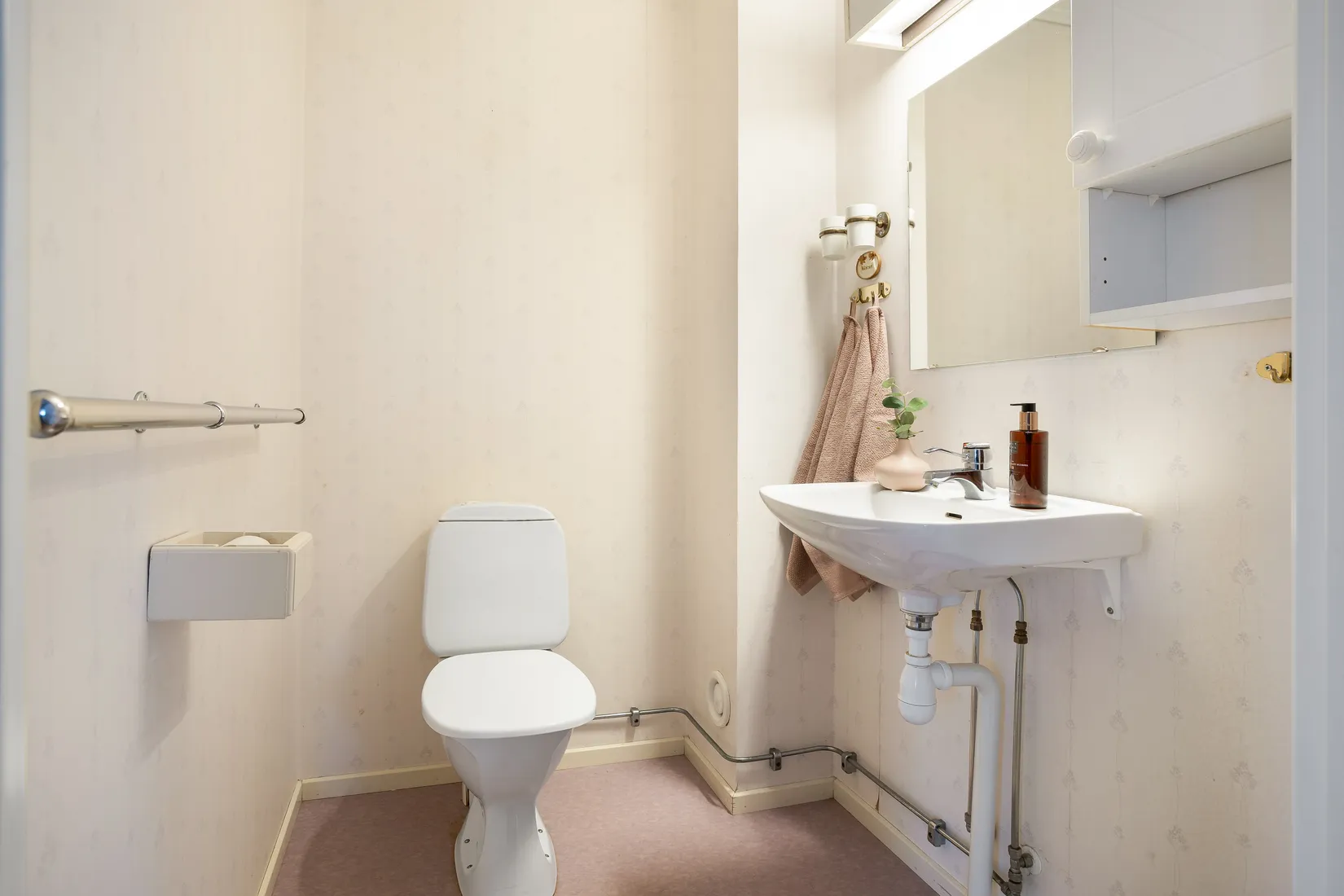 Villa, Nunnavägen 6, Skokloster/Slottsskogen, Håbo