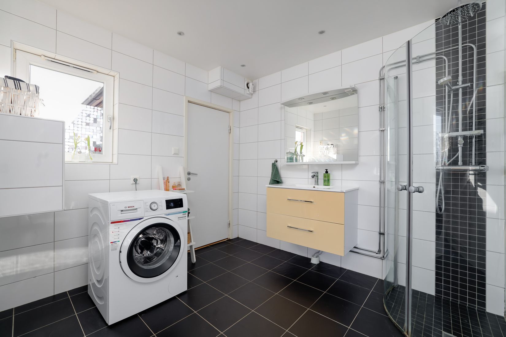 Villa, Vinbärsgatan 12, Nya Hjärsta, Örebro